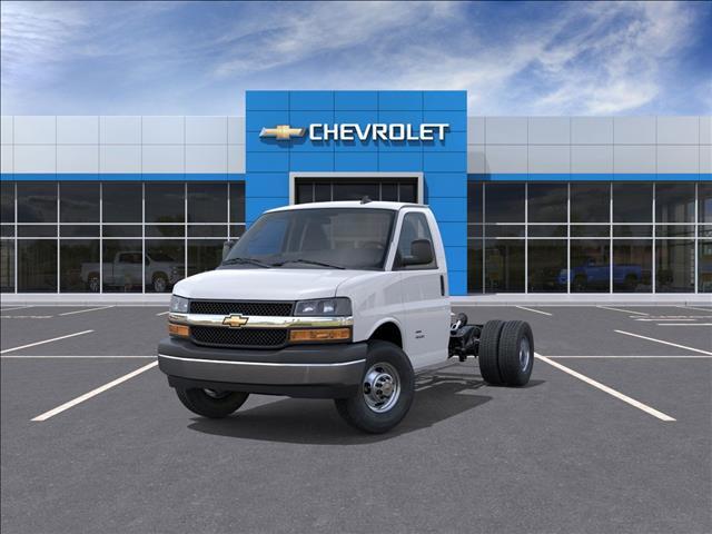 2025 Chevrolet Express 3500 Work Van Cutaway photo 4