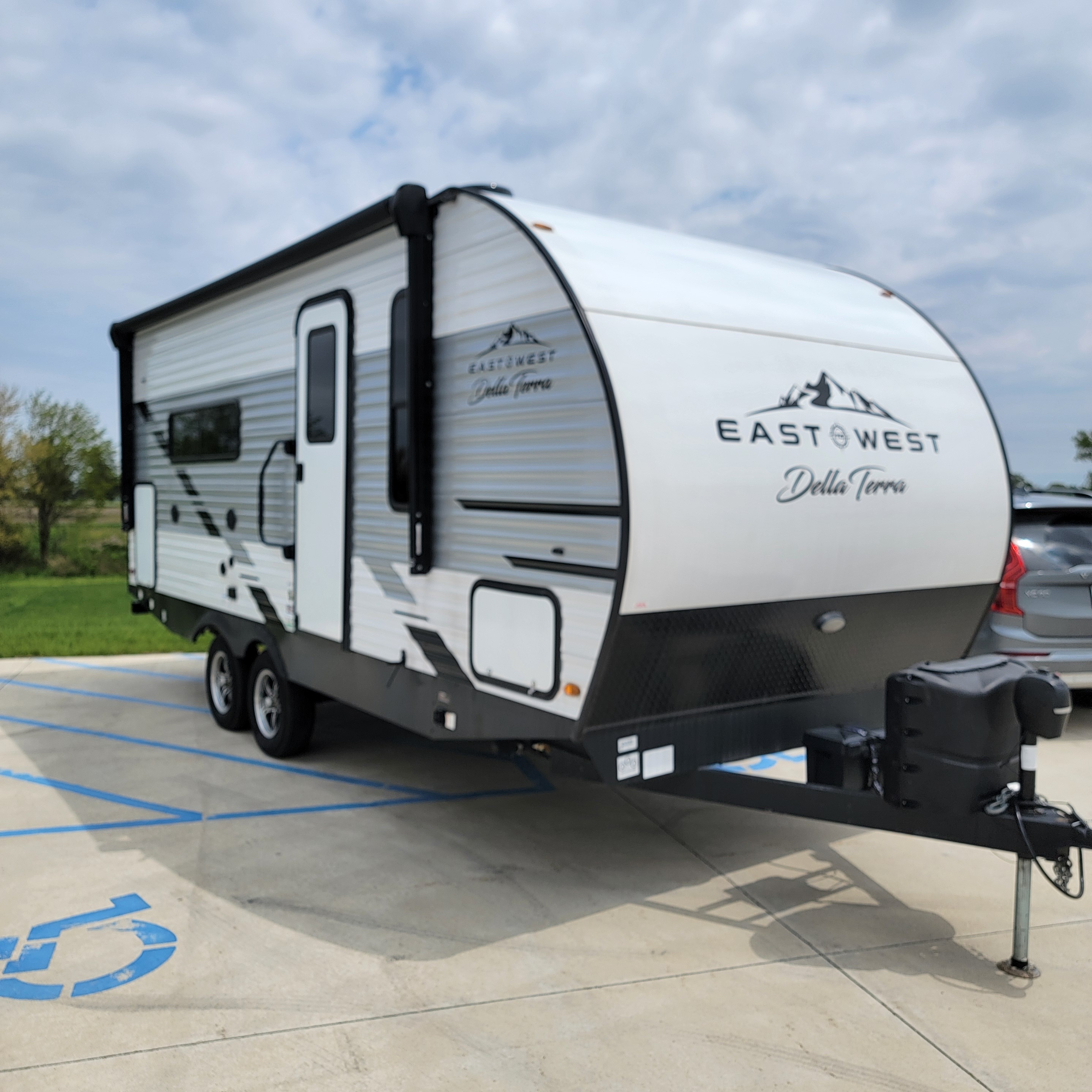 2023 East To West DELLA TERRA 180MB RV
