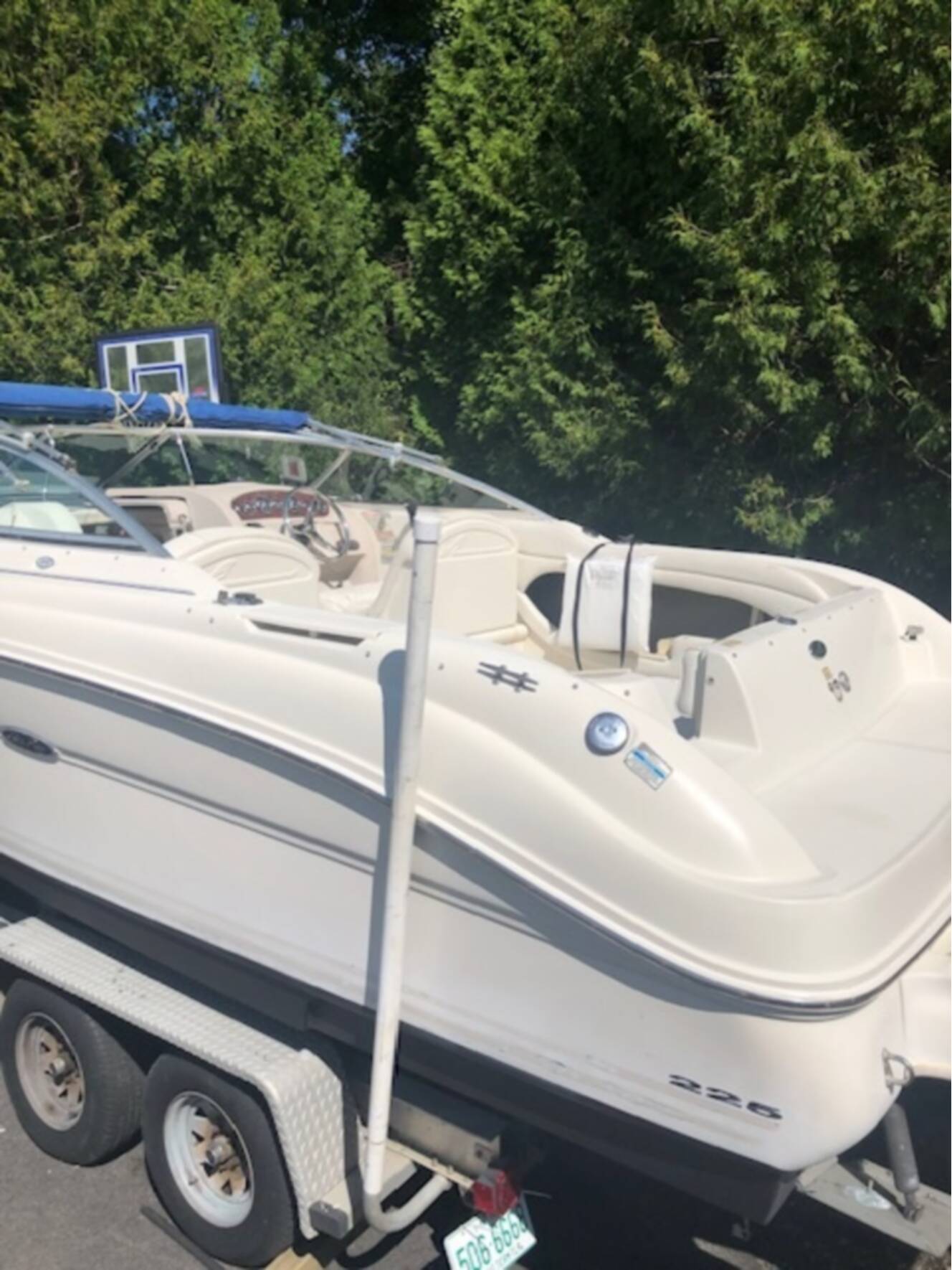 A photo of this 2003 Sea Ray 225 Weekender