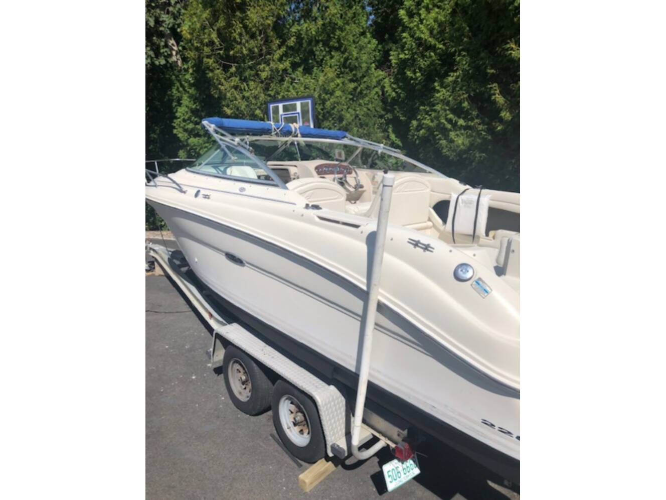 A photo of this 2003 Sea Ray 225 Weekender