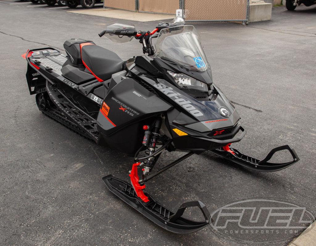 スキー R's Ski-Doo Snowmobiles For Sale Near West Bend, Wisconsin