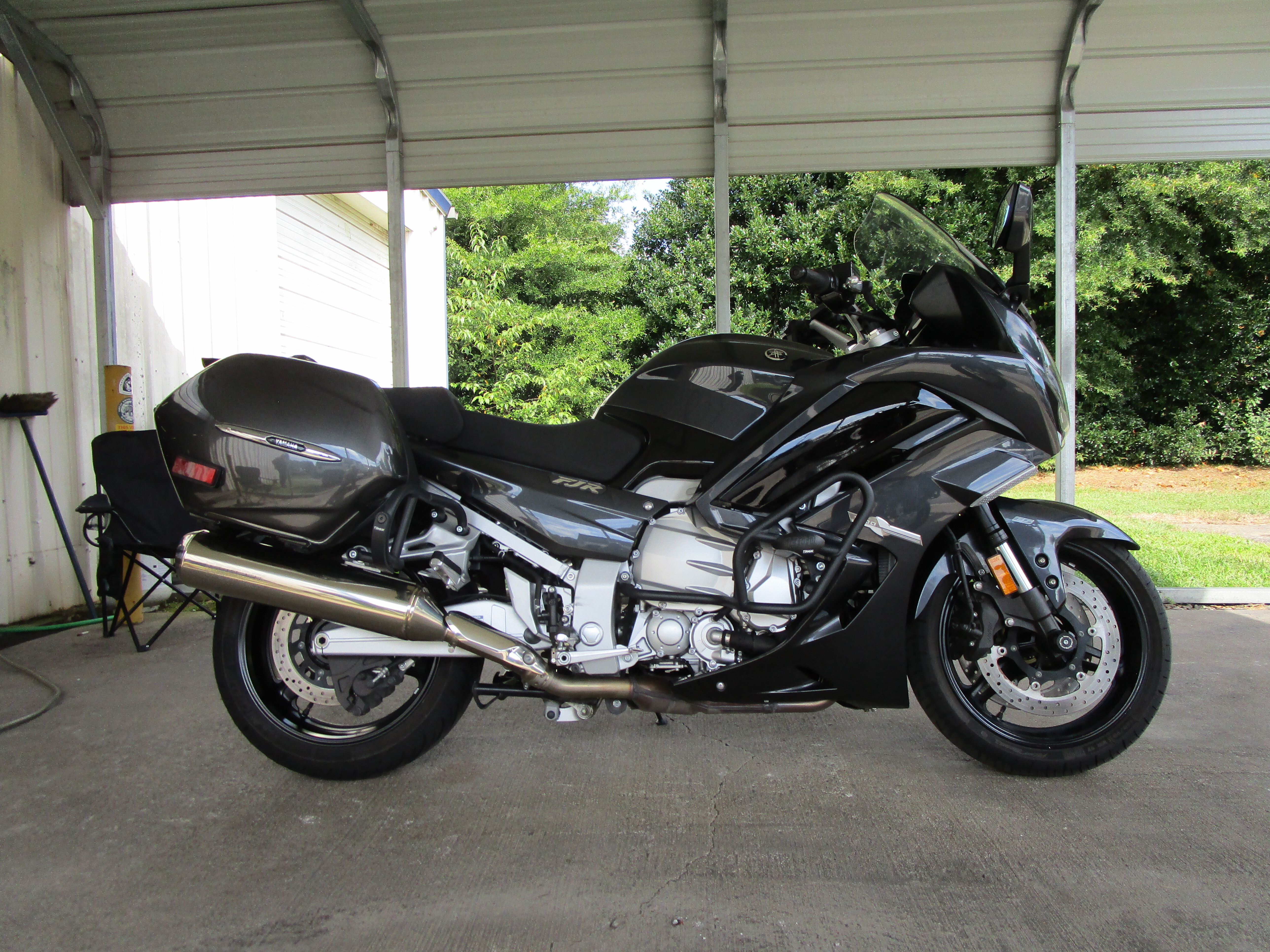 ジェット 1秒で装着！新常識のマグネット式あご紐を導入したRIDEZ TQ BIG