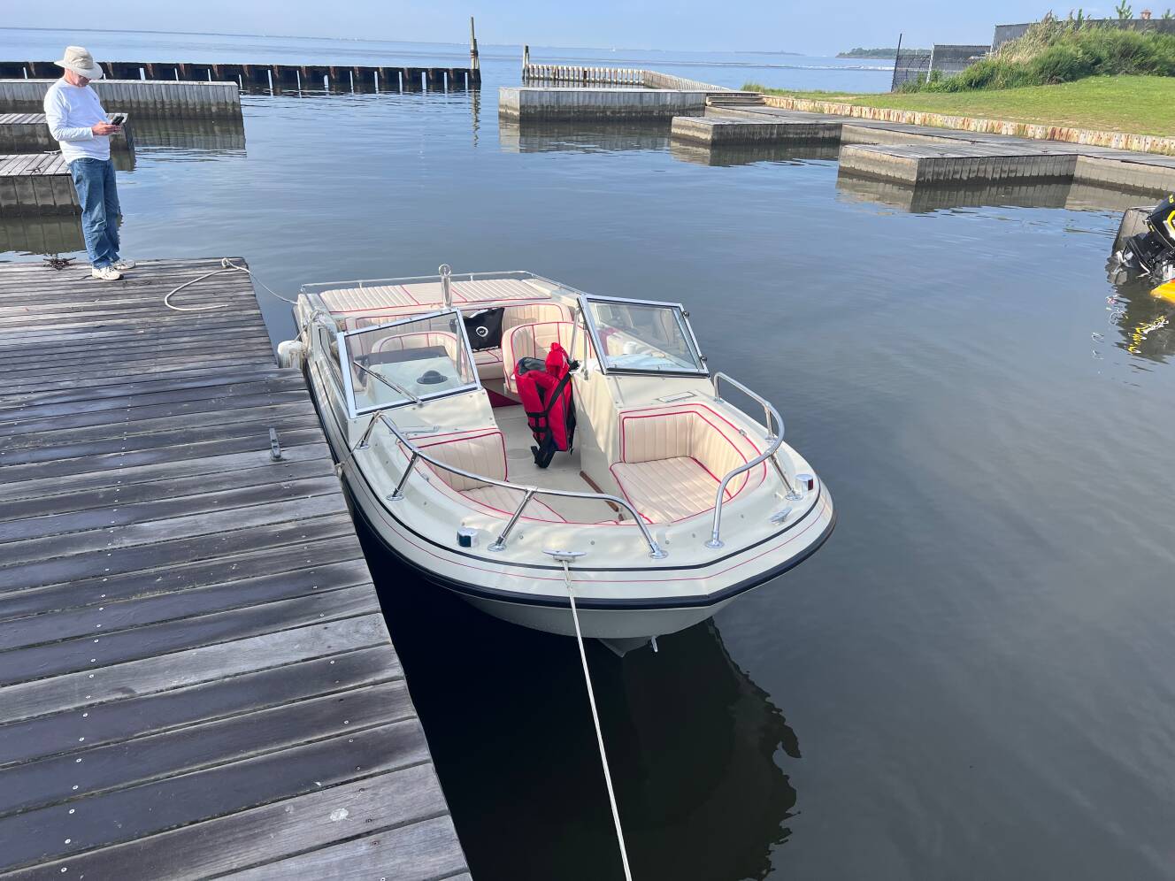 A photo of this 1983 Boston Whaler Gtx 18