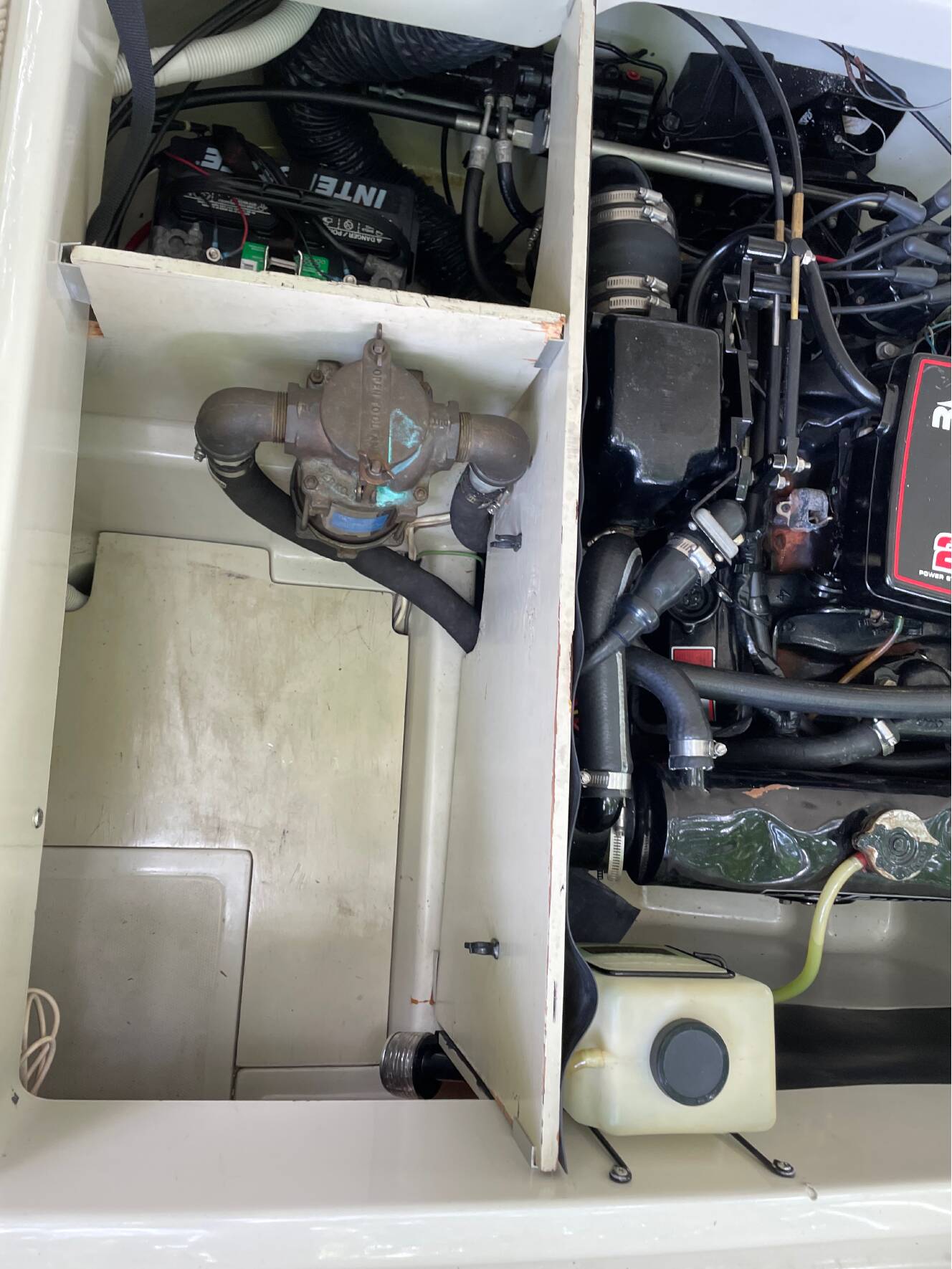 A photo of this 1983 Boston Whaler Gtx 18