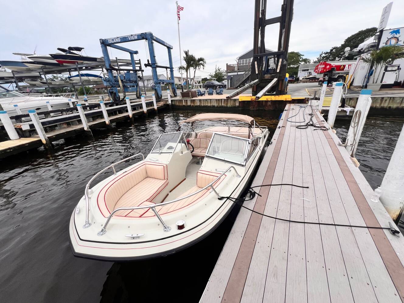 A photo of this 1983 Boston Whaler Gtx 18