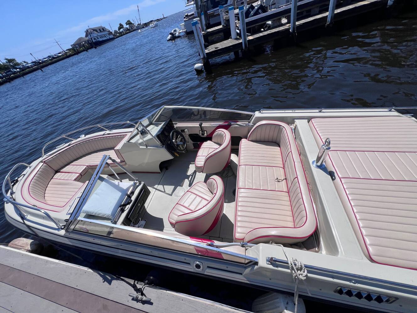 A photo of this 1983 Boston Whaler Gtx 18