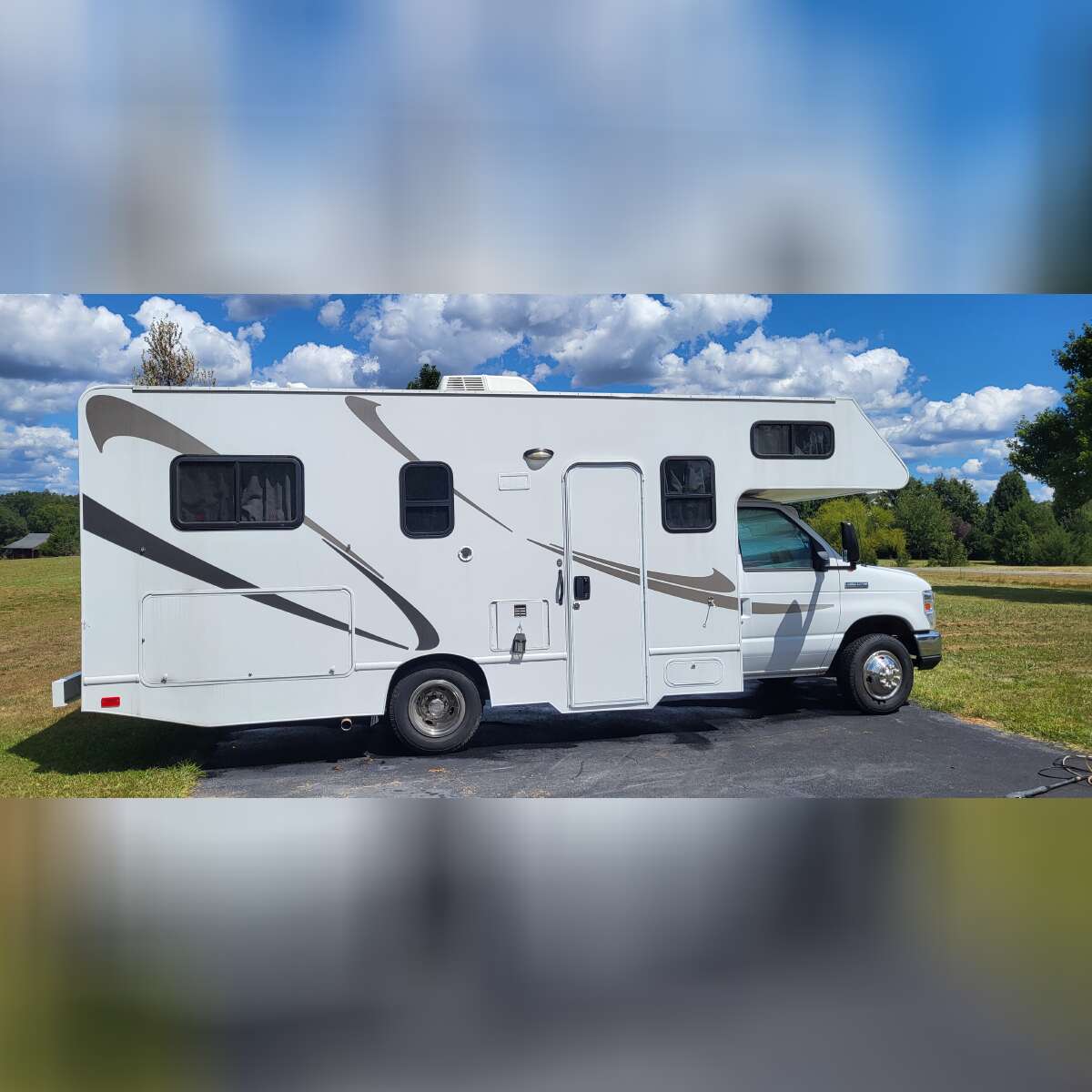 2019 Thor Motor Coach FOUR WINDS MAJESTIC 23A