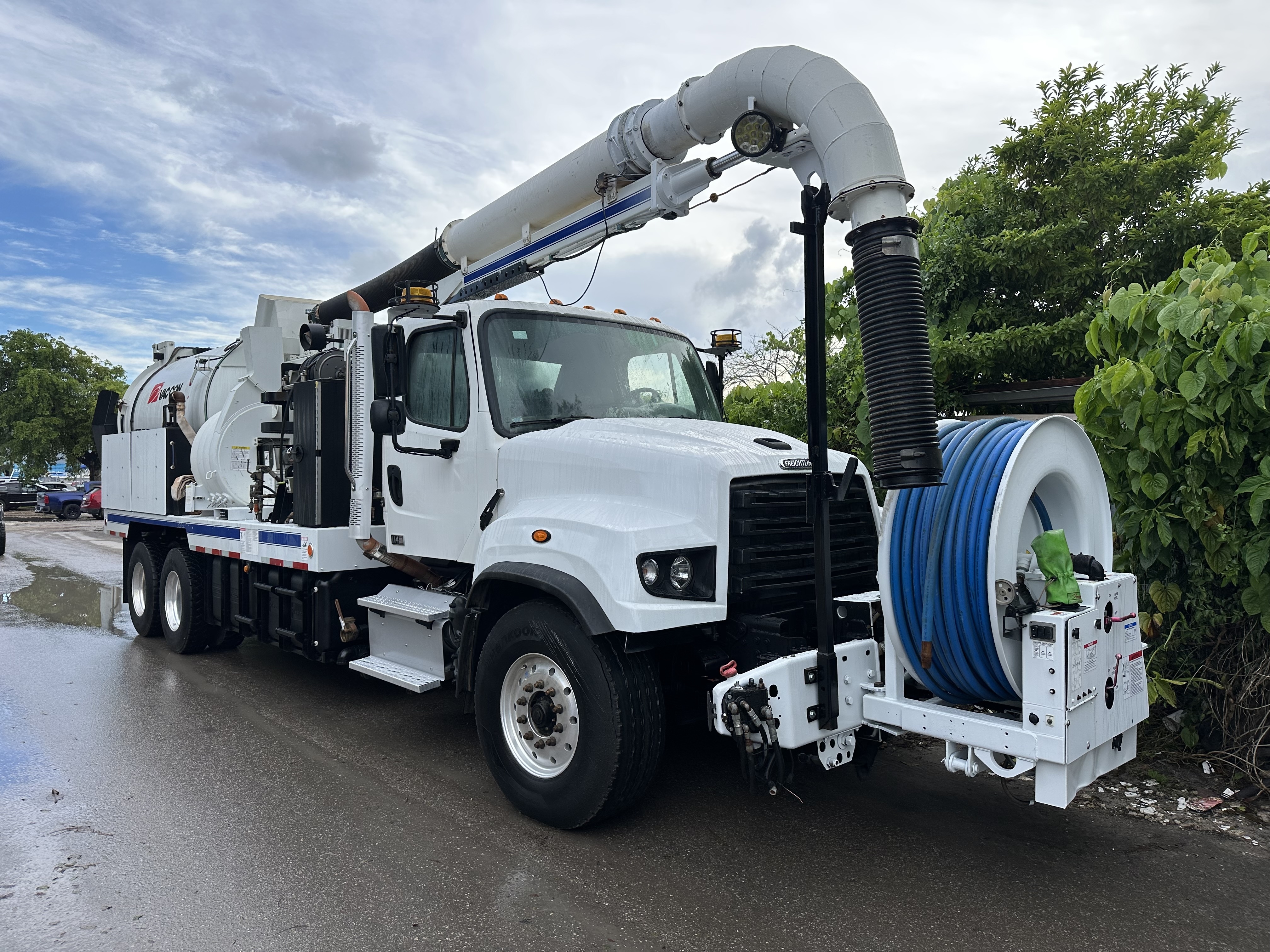 2015 FREIGHTLINER 114SD in Miami, FL