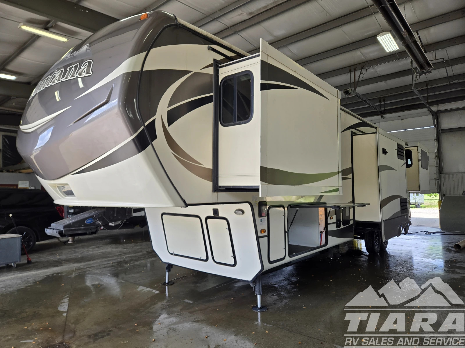 2015 Keystone Rv Montana 3790RD in elkhart IN