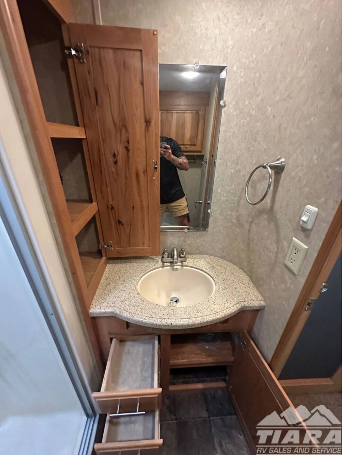 A photo of this 2014 Peterson Excel 34IKE