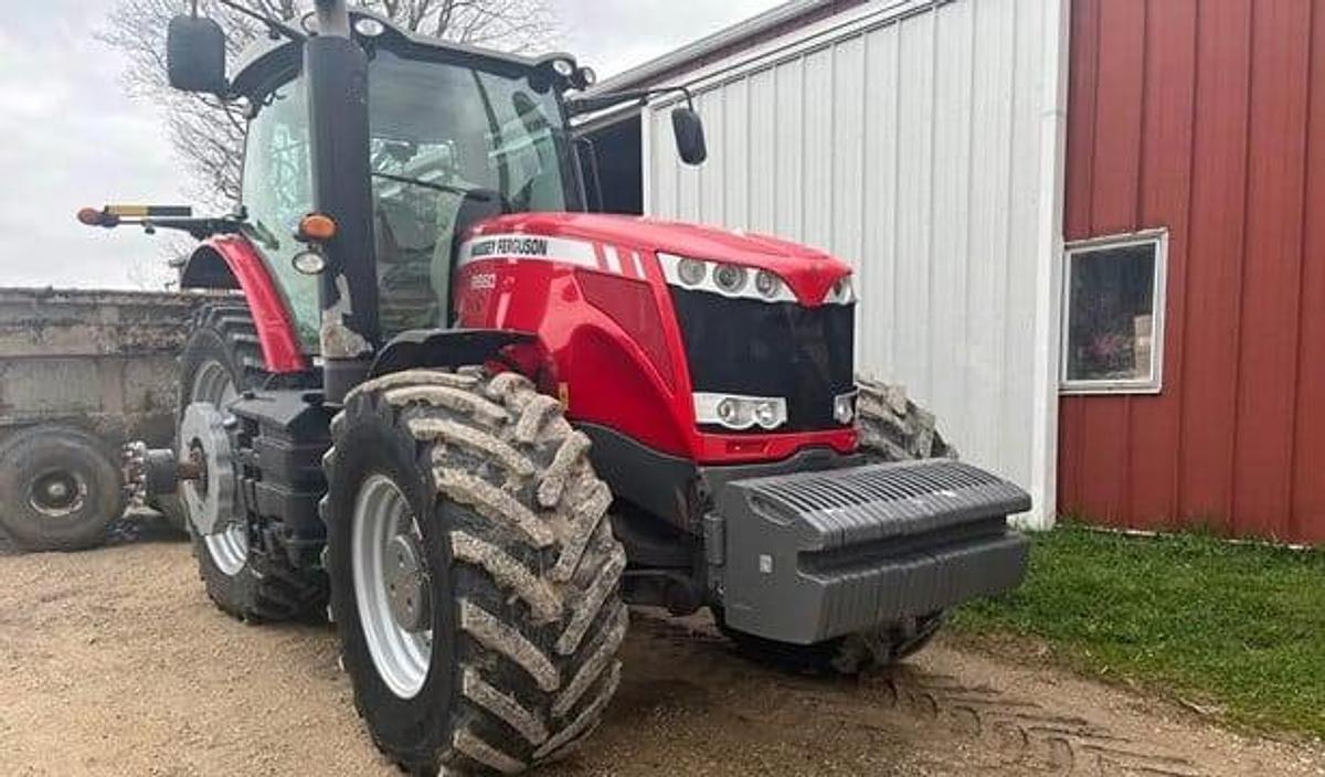 2014 MASSEY FERGUSON 8660 in Winona, MN