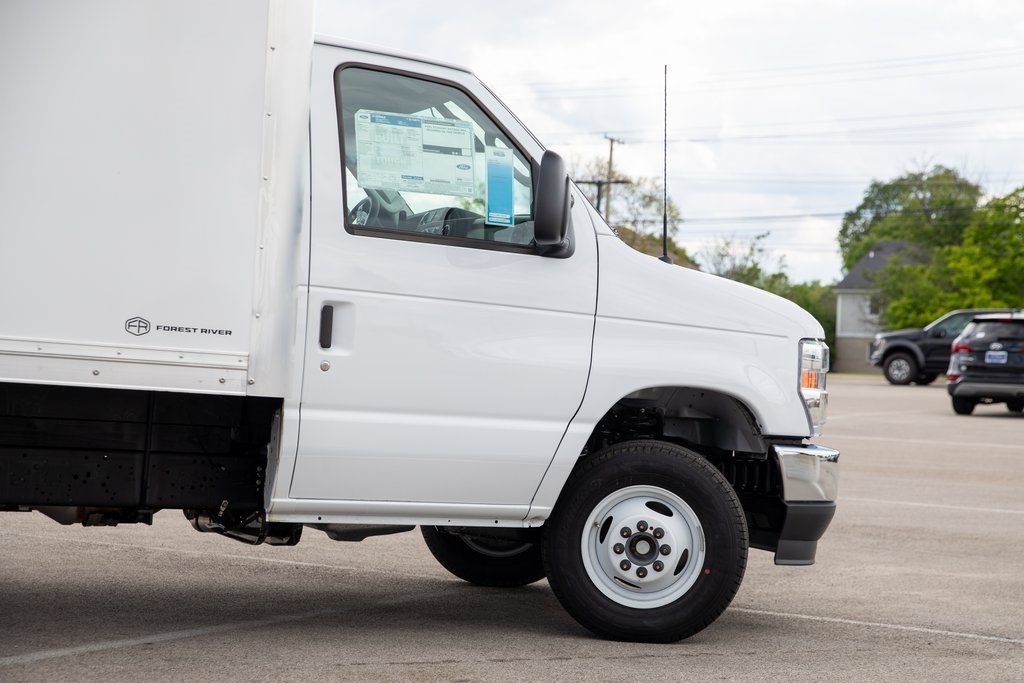 2026 Ford E-450 photo 8