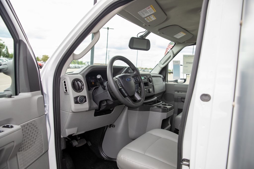 2026 Ford E-450 photo 17