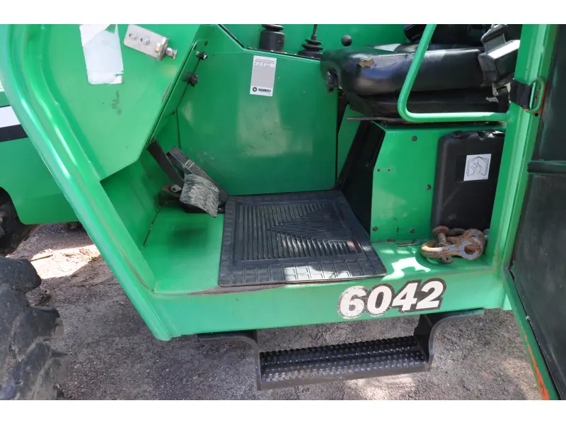 2013 JLG 6042