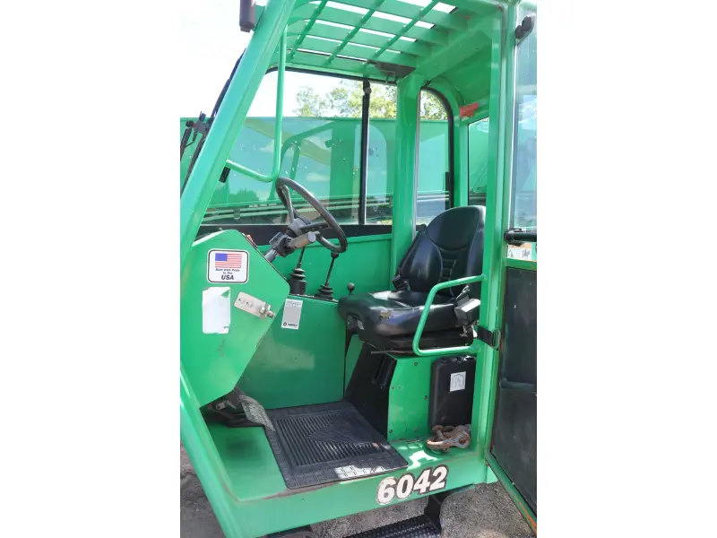 2013 JLG 6042