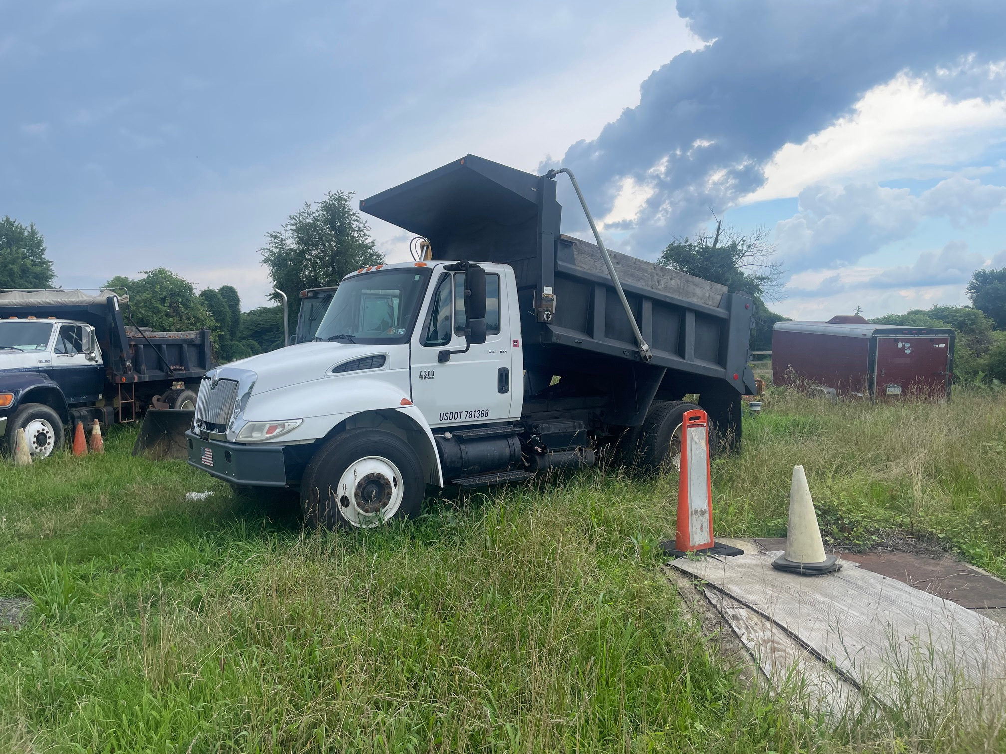 2003 INTERNATIONAL Durastar 4300 in Spring City, PA