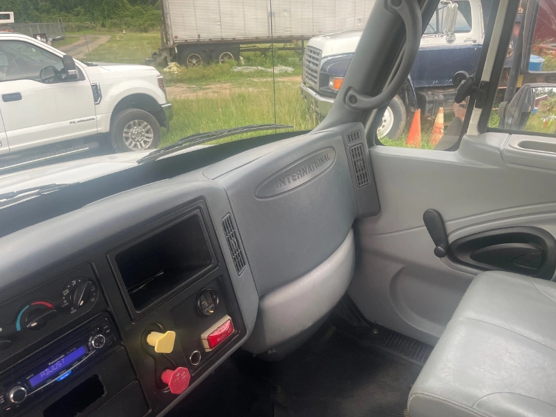 2003 INTERNATIONAL Durastar 4300