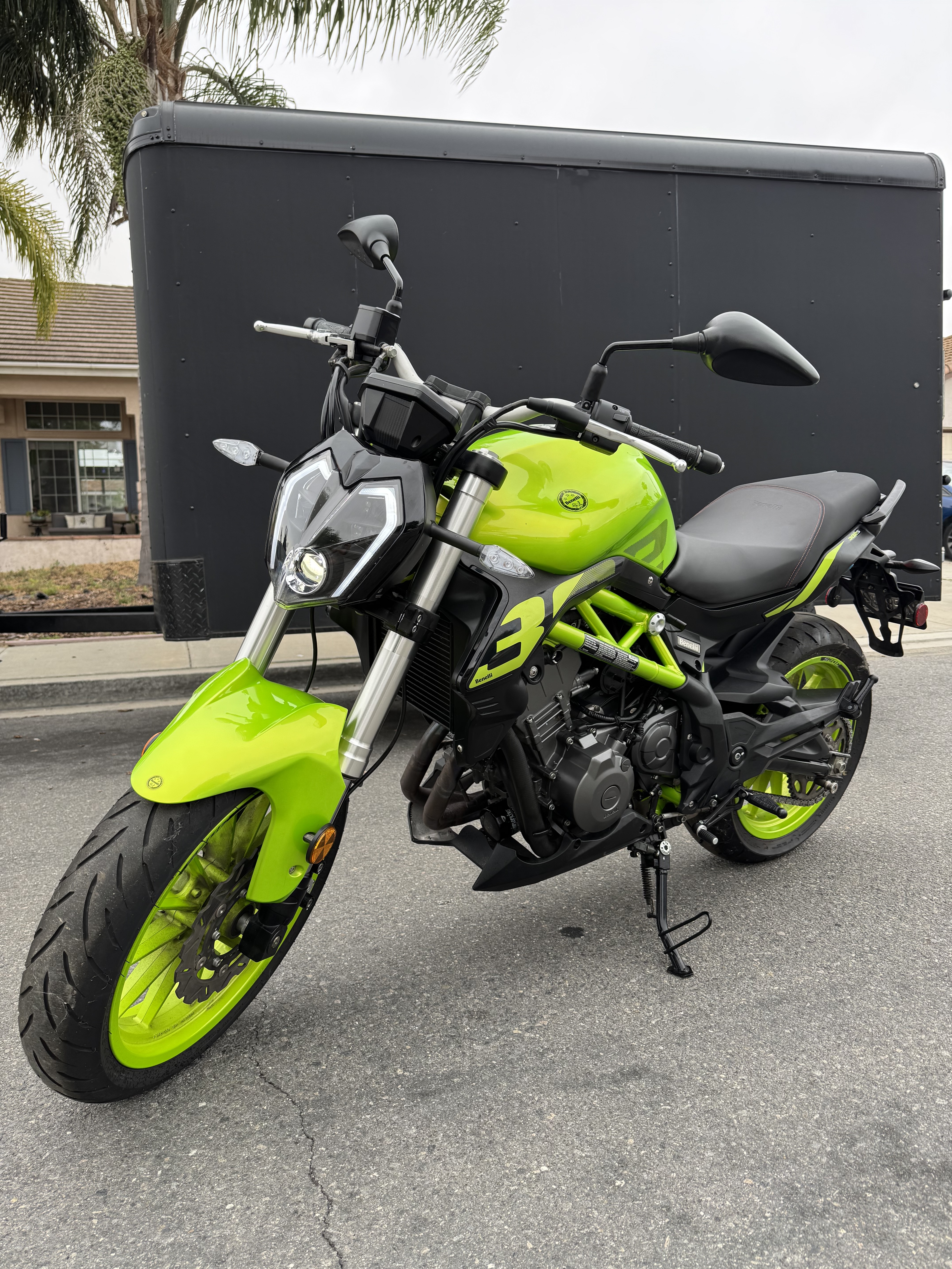 R Motul 300V Synthetic Engine Oil - 1 Liter | JPCycles.com