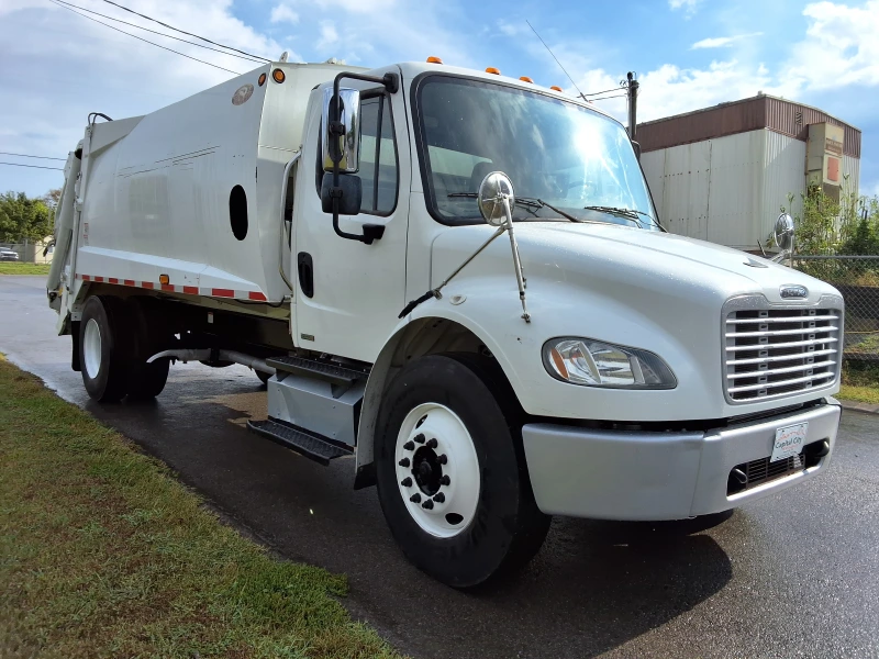2012 FREIGHTLINER BUSINESS CLASS M2 106