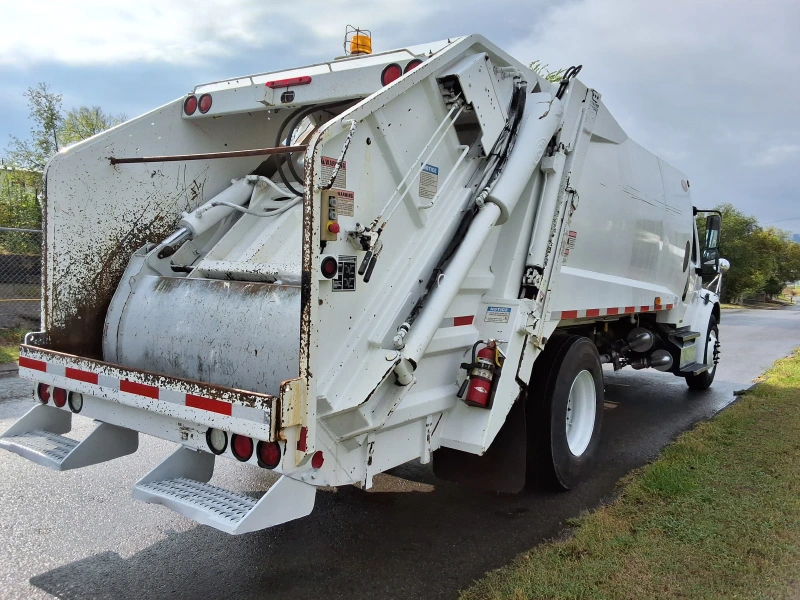 2012 FREIGHTLINER BUSINESS CLASS M2 106
