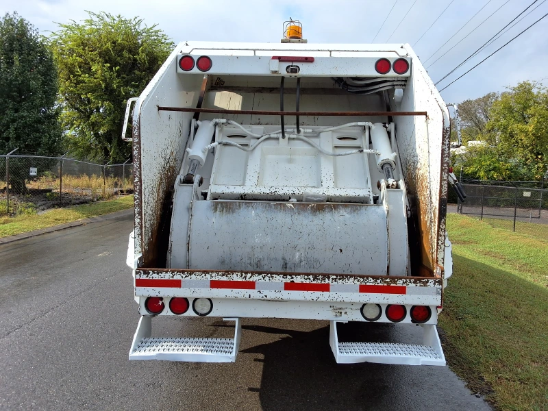 2012 FREIGHTLINER BUSINESS CLASS M2 106