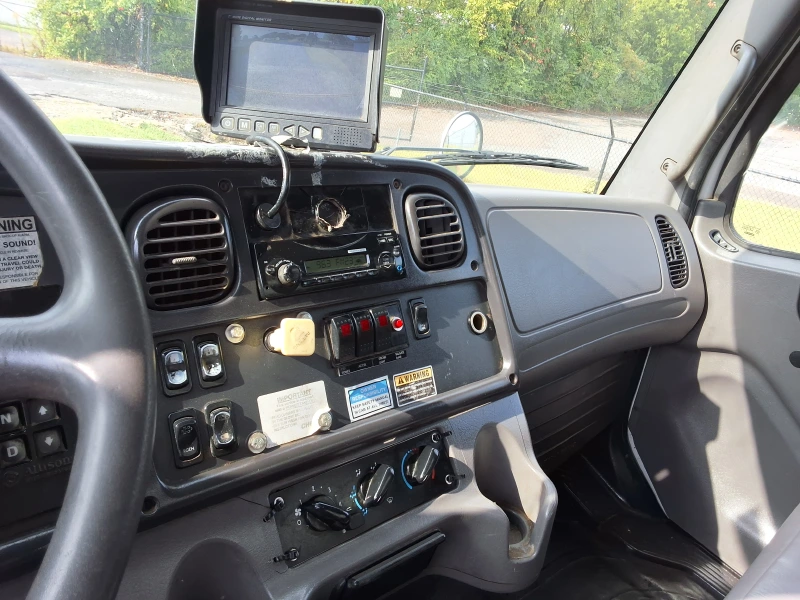 2012 FREIGHTLINER BUSINESS CLASS M2 106