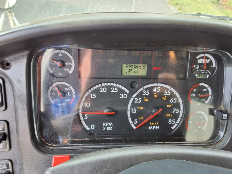 2012 FREIGHTLINER BUSINESS CLASS M2 106