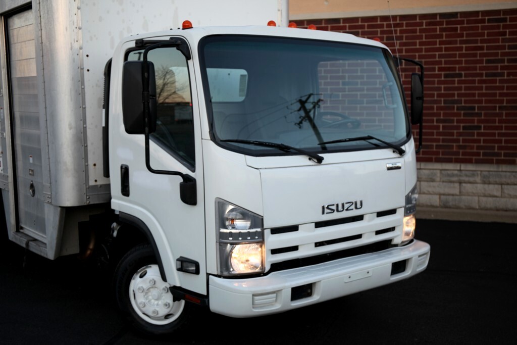 2015 Isuzu NPR photo 2