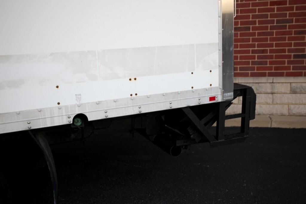 2015 Isuzu NPR photo 18