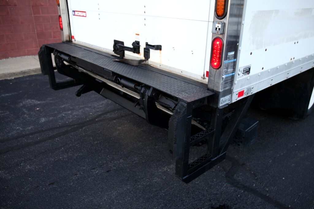 2015 Isuzu NPR photo 22