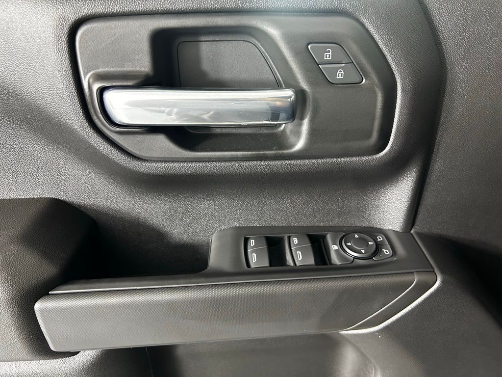 2026 Chevrolet Silverado 1500 Custom photo 8