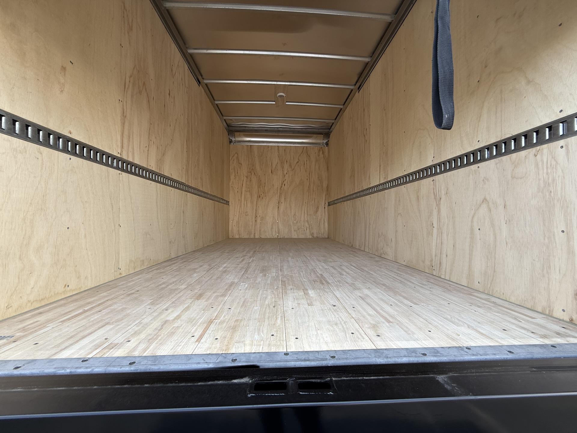 2025 Isuzu NPR photo 8
