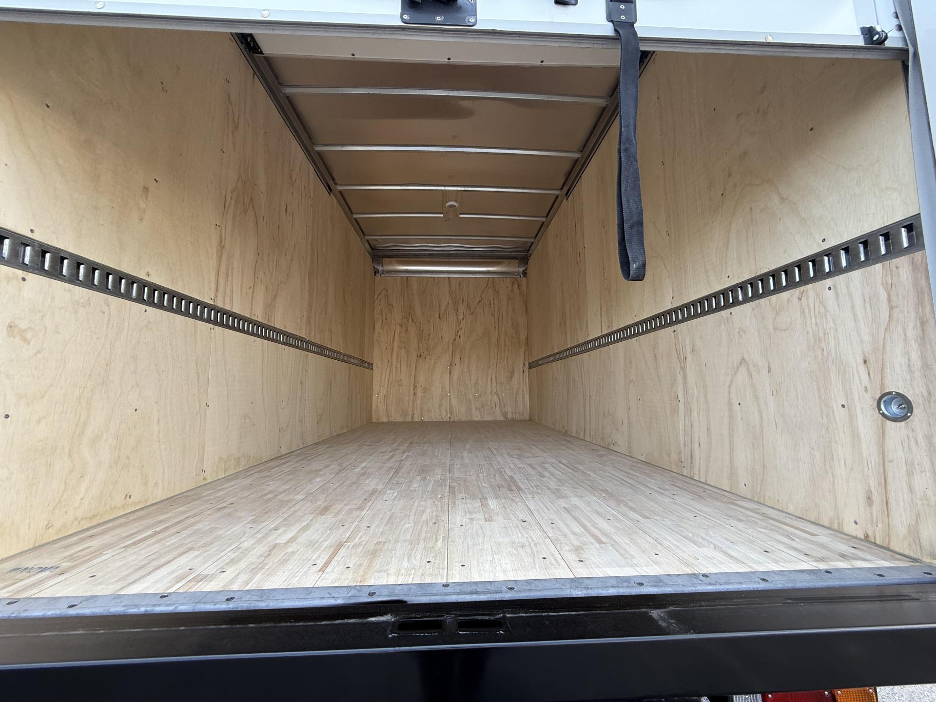 2025 Isuzu NPR photo 9