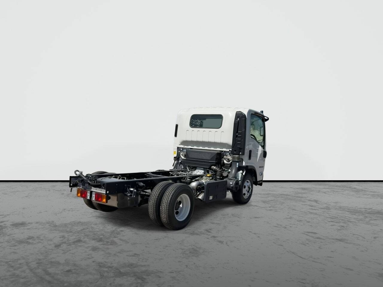 2025 Isuzu NPR photo 3