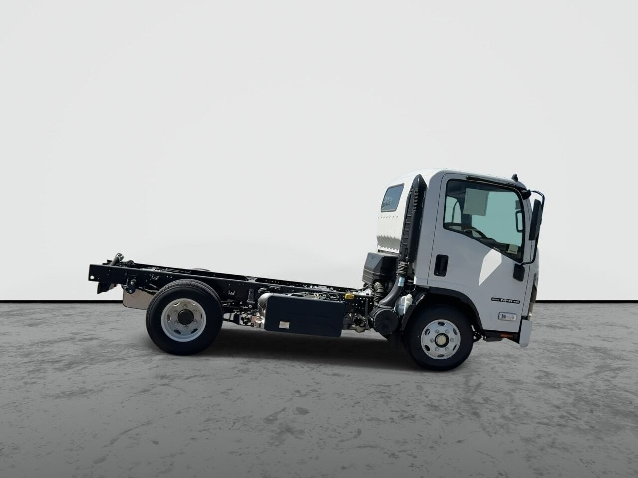 2025 Isuzu NPR photo 4