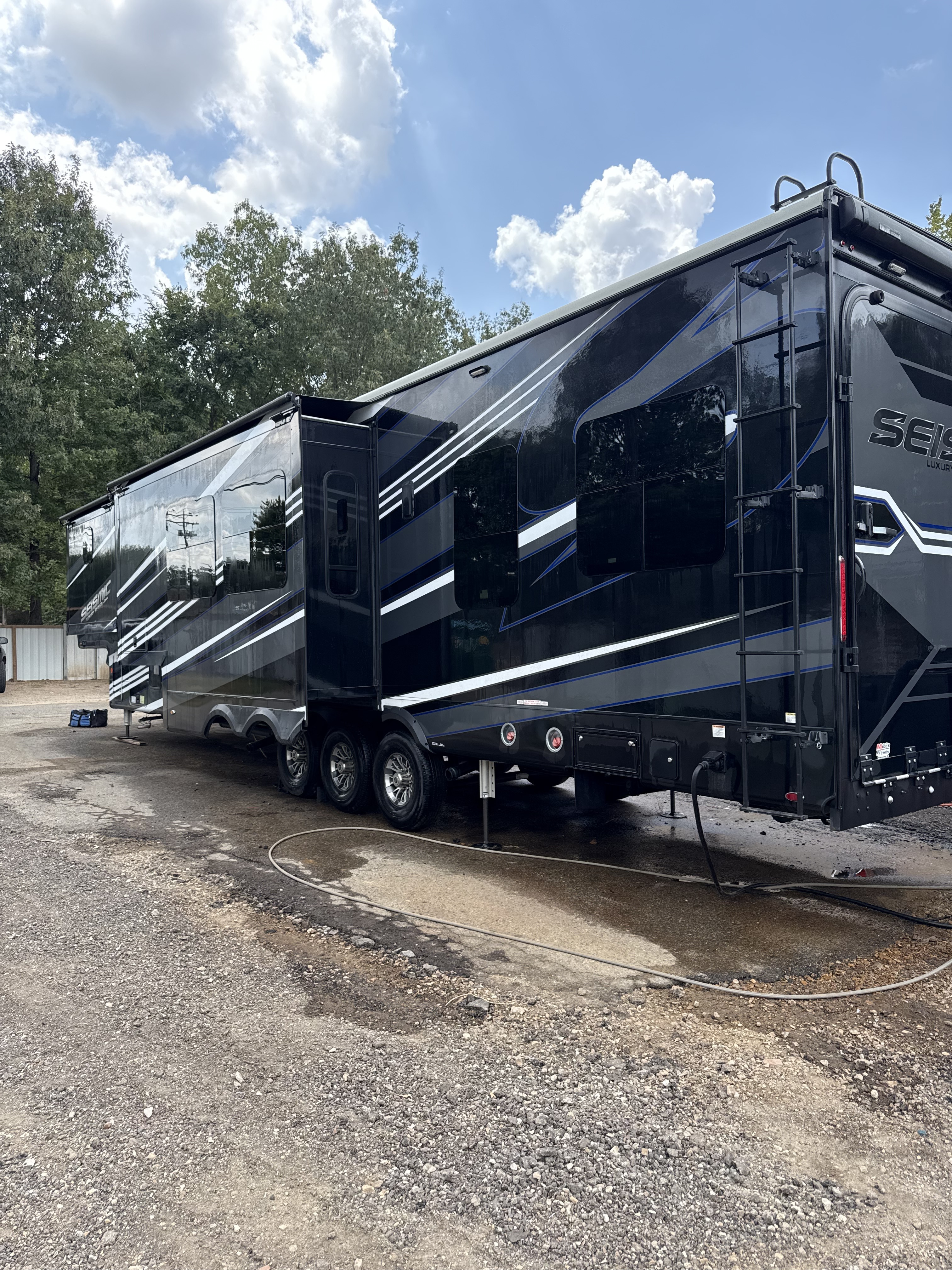 2023 Jayco SEISMIC LUXURY SERIES 4113 RV