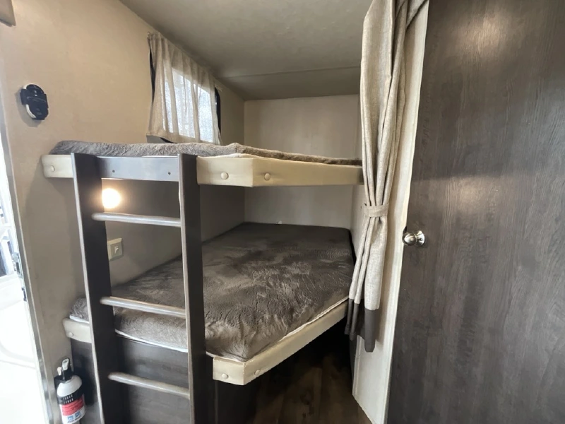 2019 FOREST RIVER SALEM 27DBK