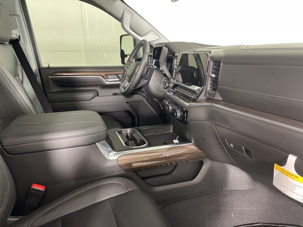 2026 Chevrolet Silverado 2500HD LT photo 2