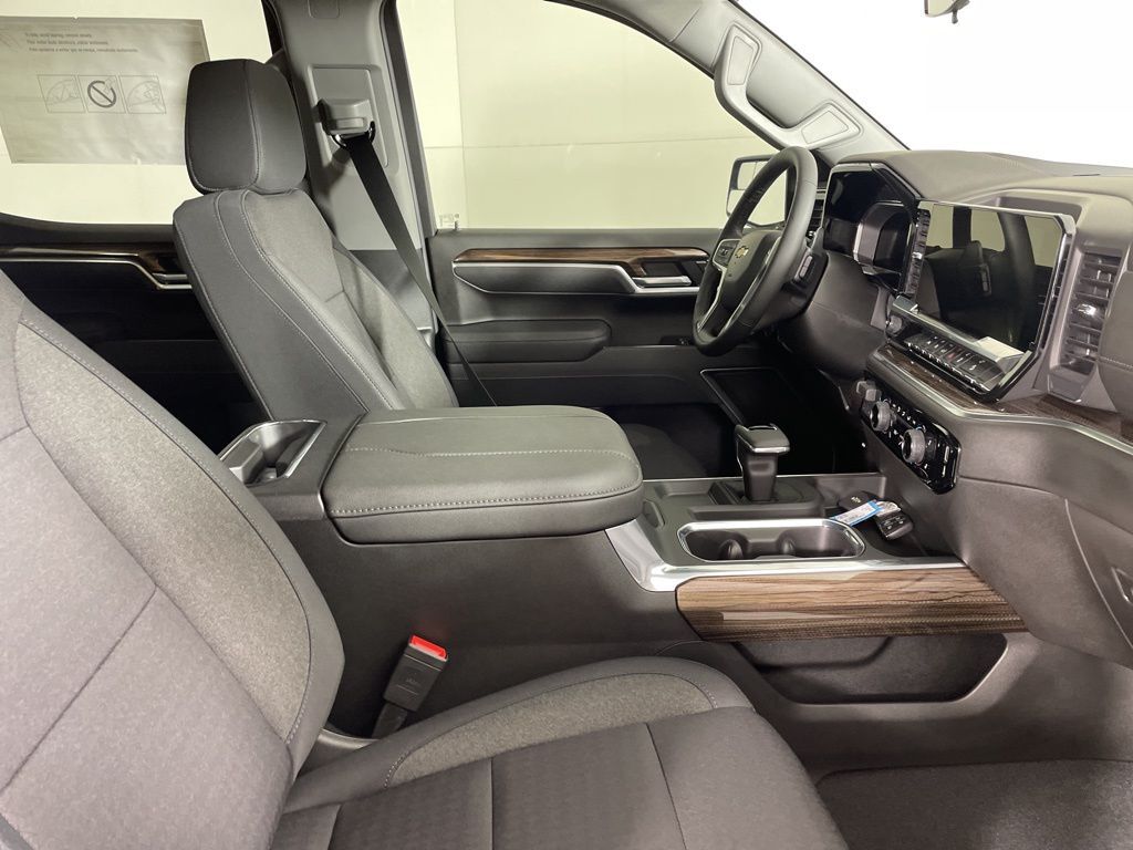 2026 Chevrolet Silverado 1500 LT1 photo 13