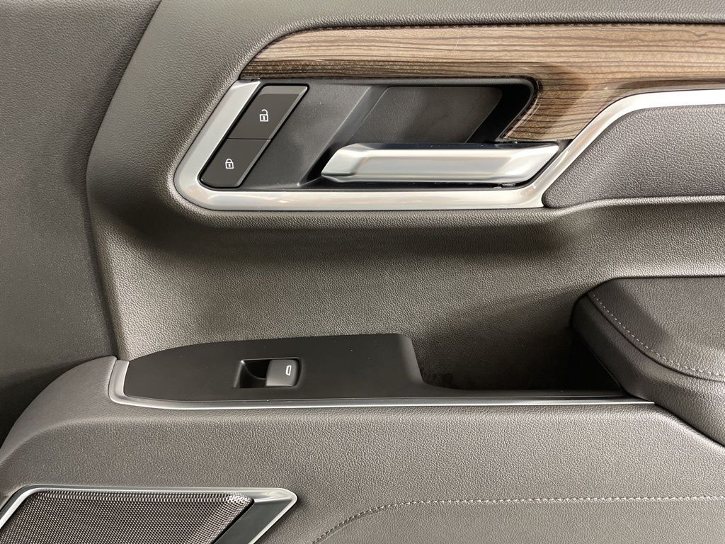 2026 Chevrolet Silverado 1500 LT1 photo 12