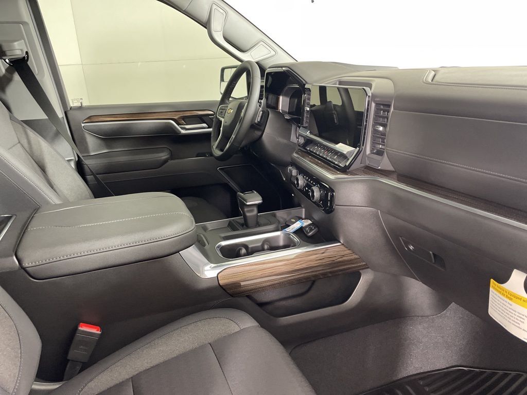 2026 Chevrolet Silverado 1500 LT1 photo 14