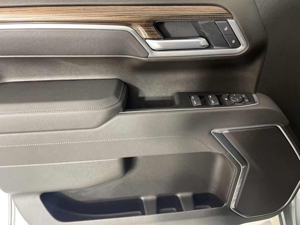 2026 Chevrolet Silverado 1500 RST photo 17