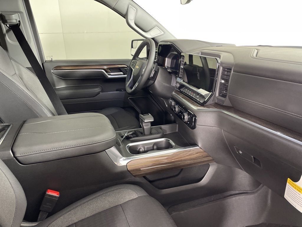 2026 Chevrolet Silverado 1500 LT photo 14