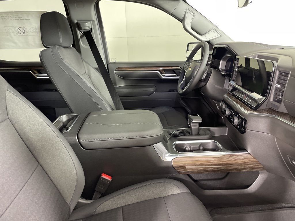 2026 Chevrolet Silverado 1500 LT photo 13