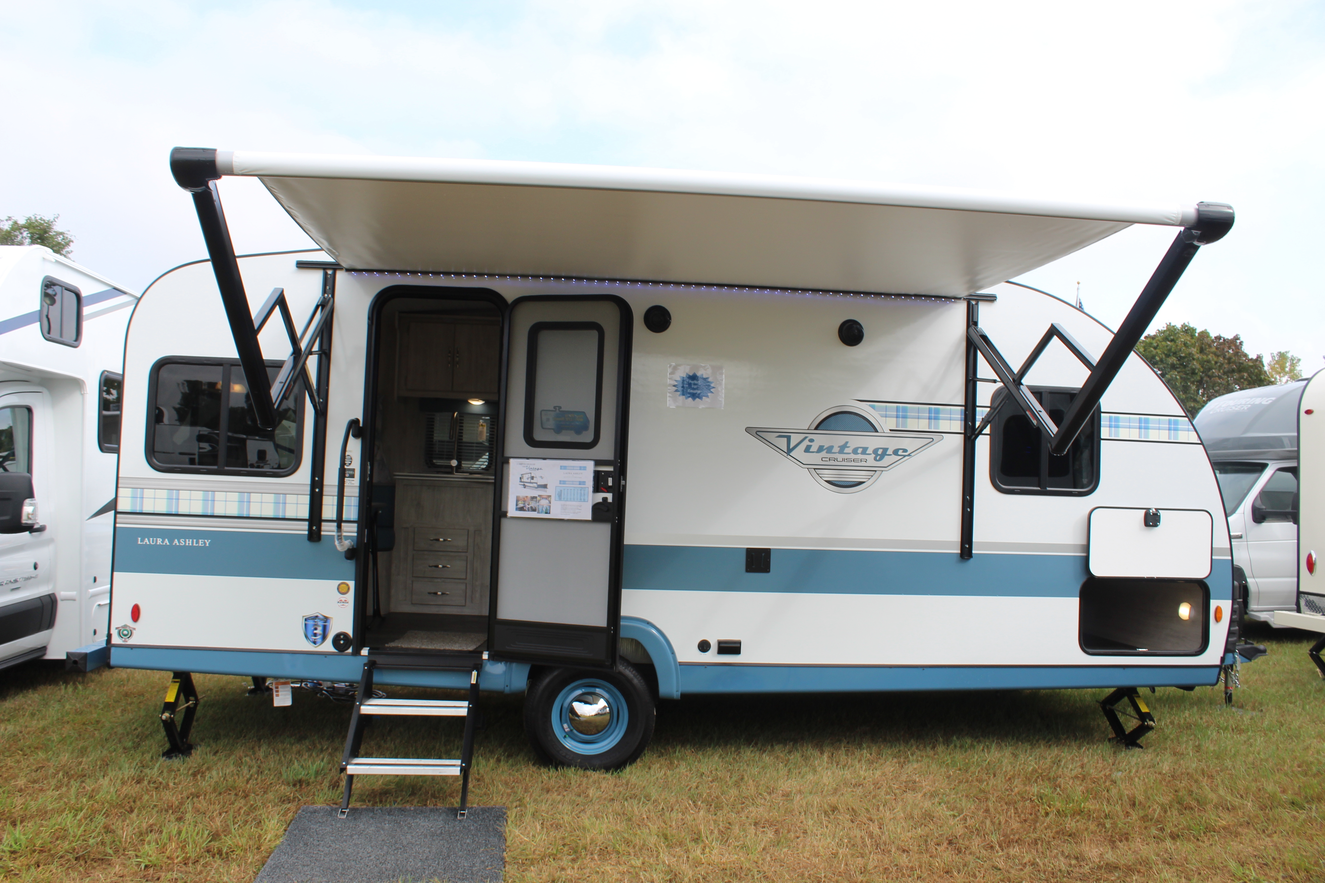 2026 Gulf Stream Laura Ashley Edition Vintage Cruiser 19ERD in merrillville IN