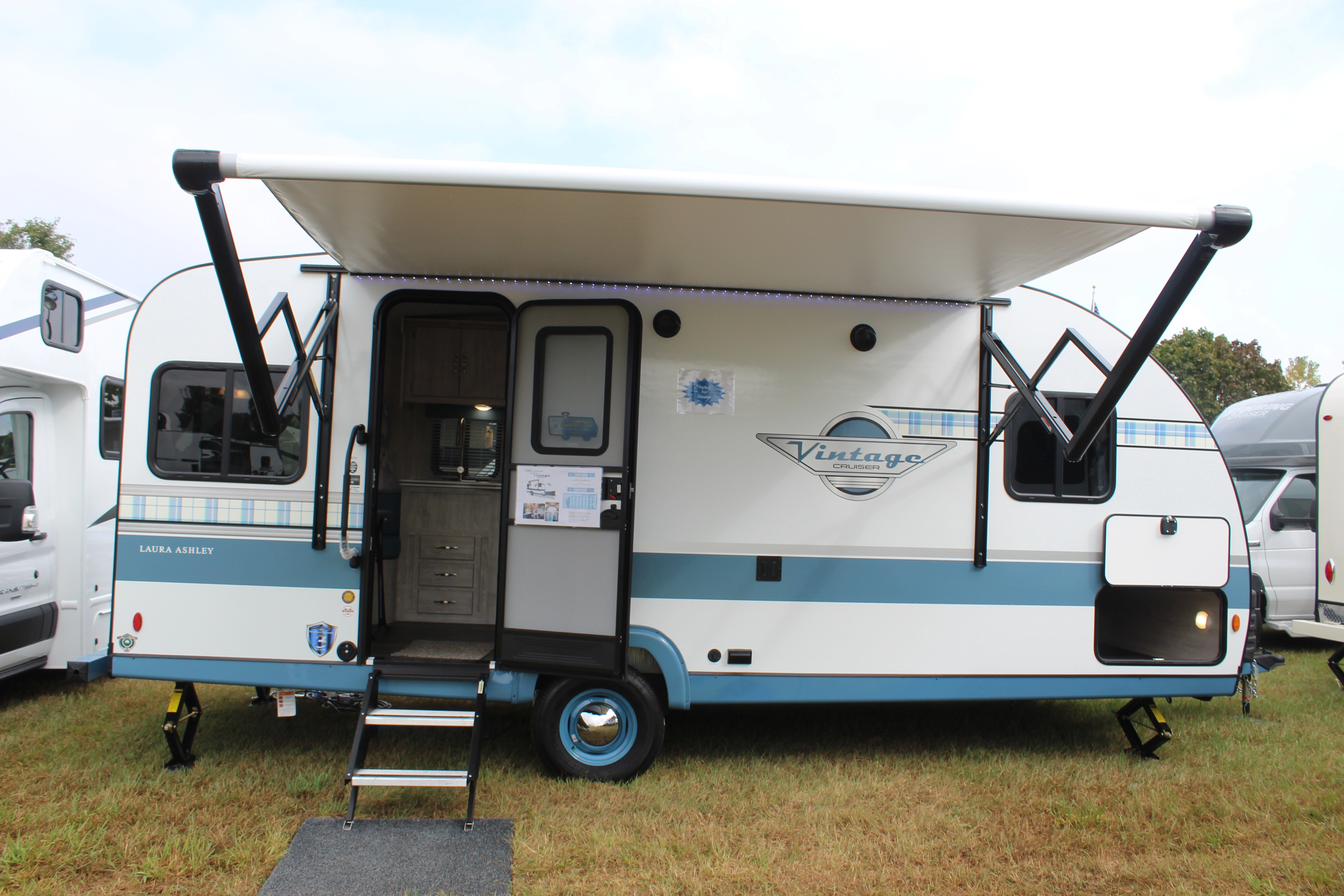 2026 Gulf Stream Laura Ashley Edition Vintage Cruiser 19ERD RV