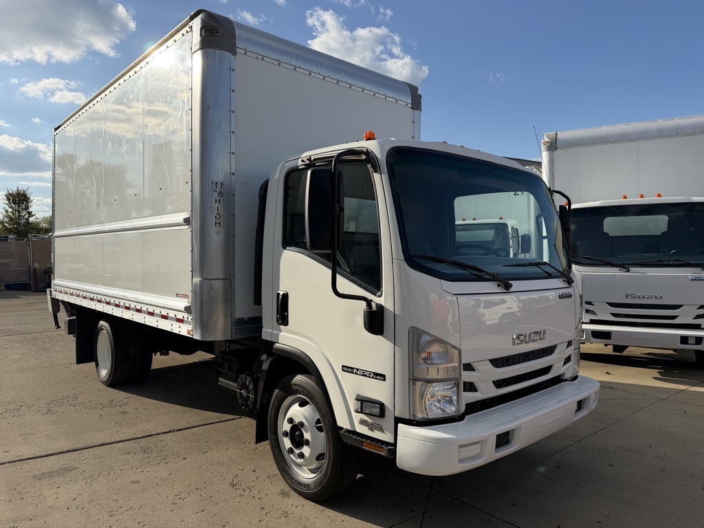 2020 Isuzu NPR photo 2