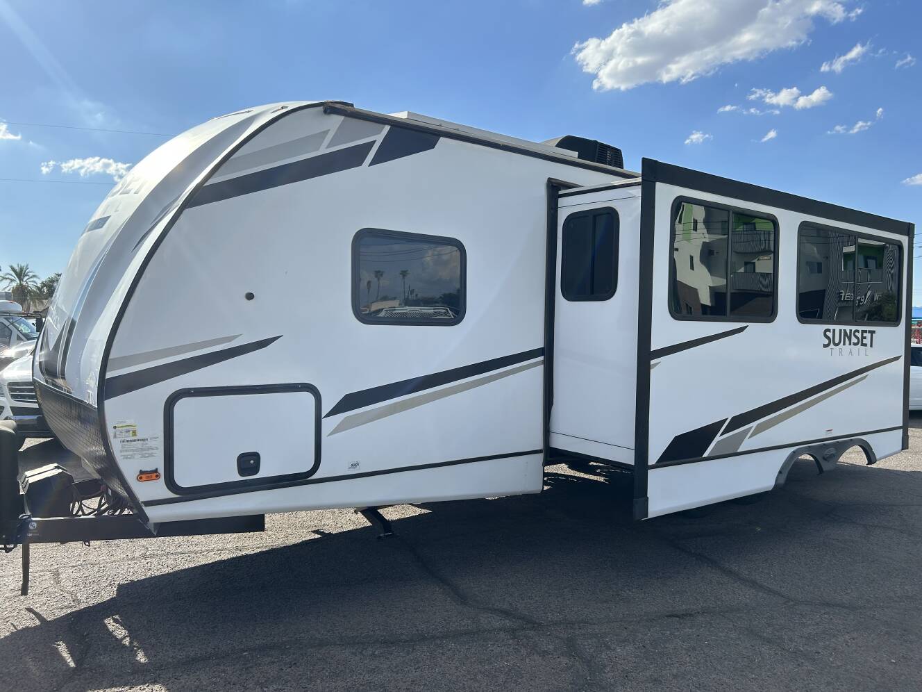 A photo of this 2022 Crossroads SUNSET TRAIL SUPER LITE SS253RB