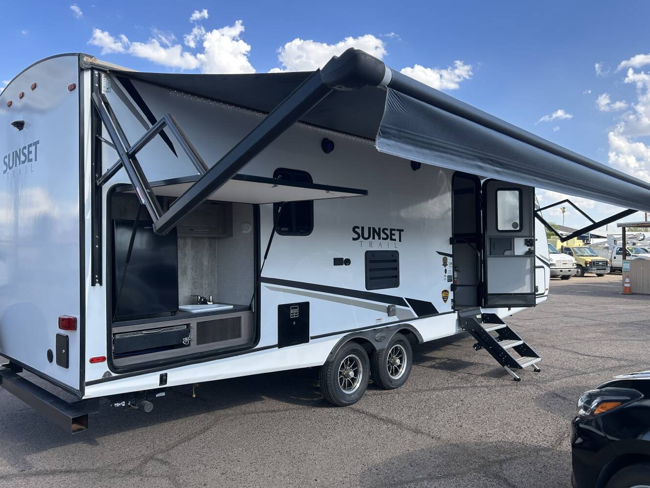 A photo of this 2022 Crossroads SUNSET TRAIL SUPER LITE SS253RB