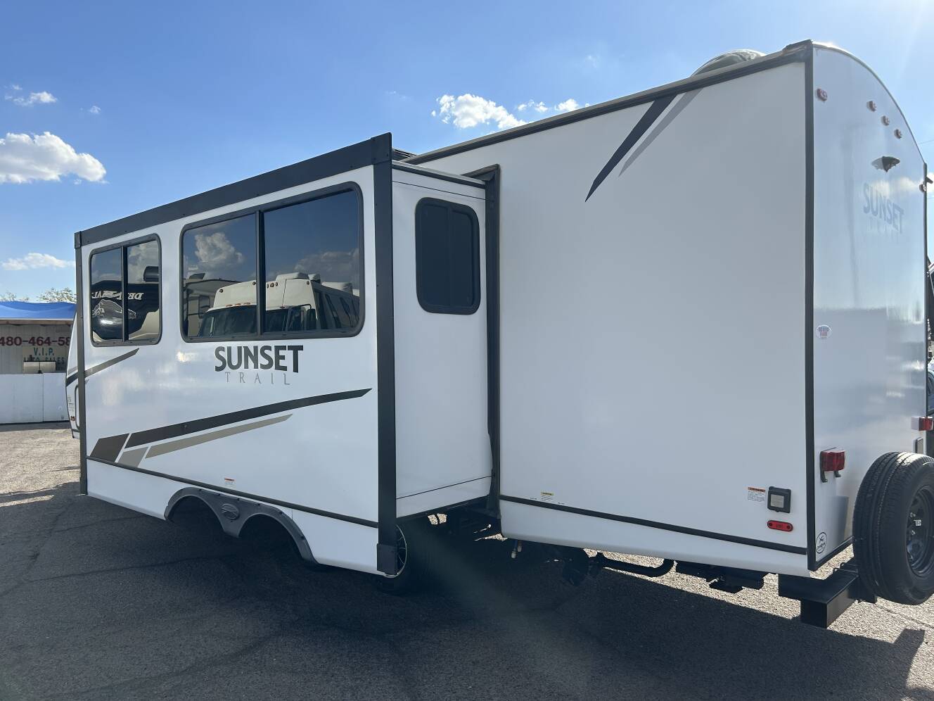A photo of this 2022 Crossroads SUNSET TRAIL SUPER LITE SS253RB